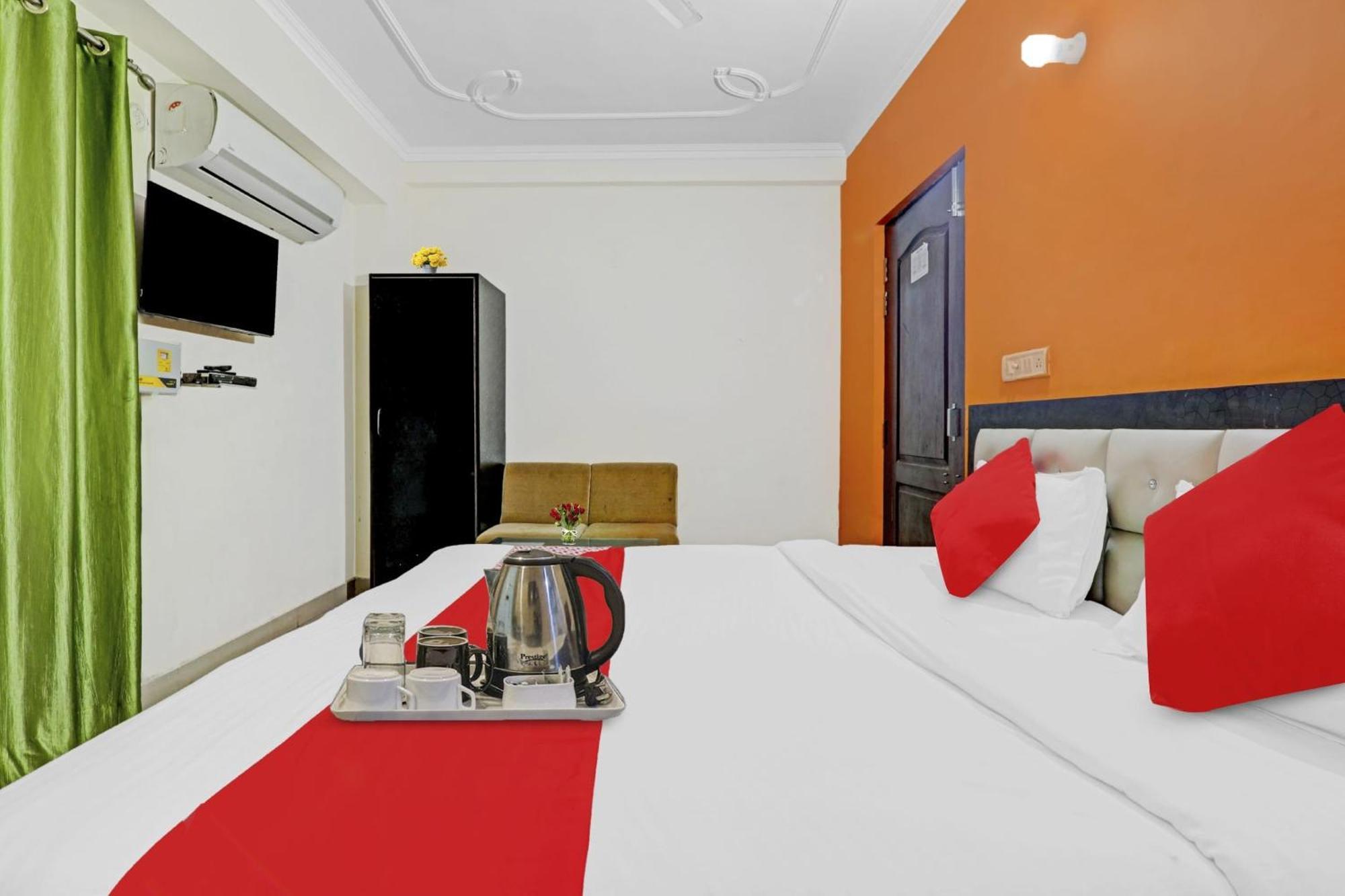 Chinhat Hotel O J.D Palace מראה חיצוני תמונה