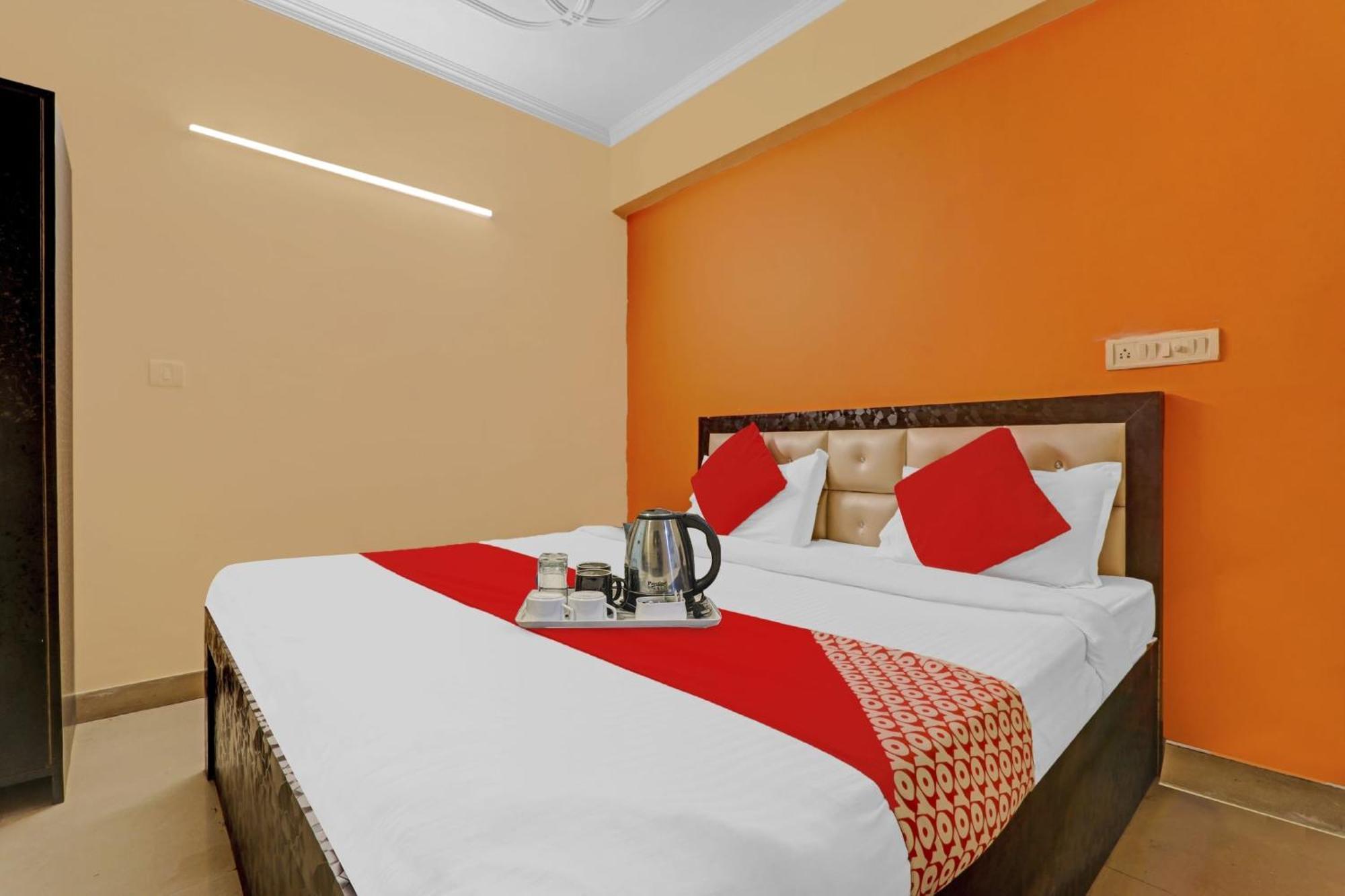 Chinhat Hotel O J.D Palace מראה חיצוני תמונה