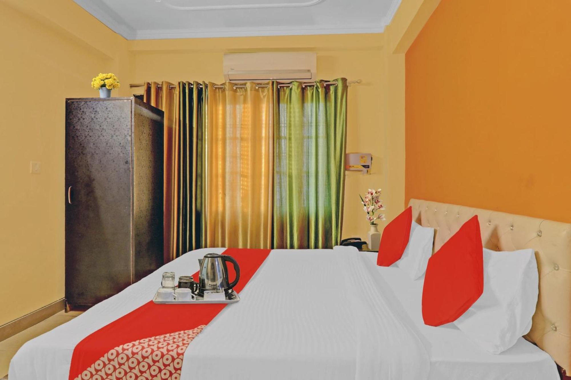 Chinhat Hotel O J.D Palace מראה חיצוני תמונה