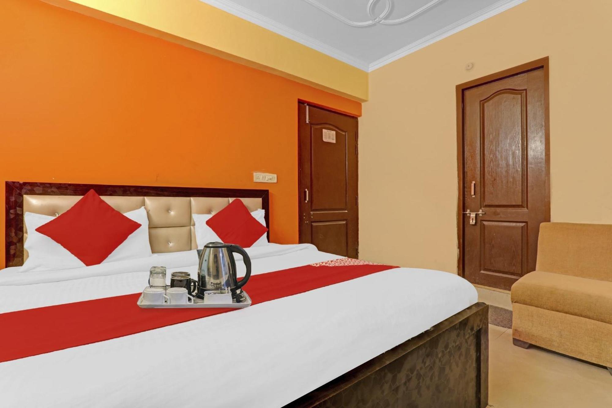 Chinhat Hotel O J.D Palace מראה חיצוני תמונה