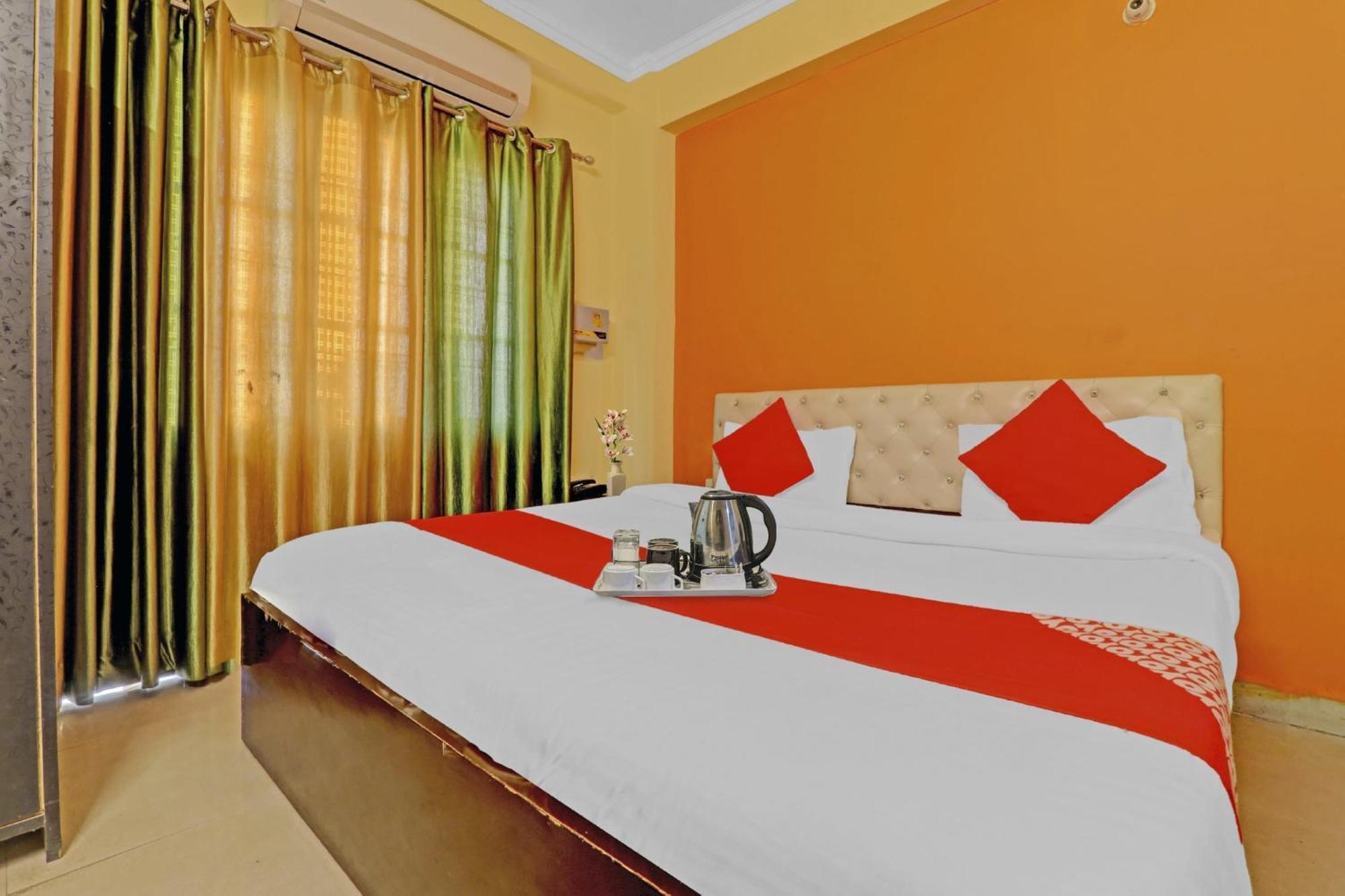 Chinhat Hotel O J.D Palace מראה חיצוני תמונה