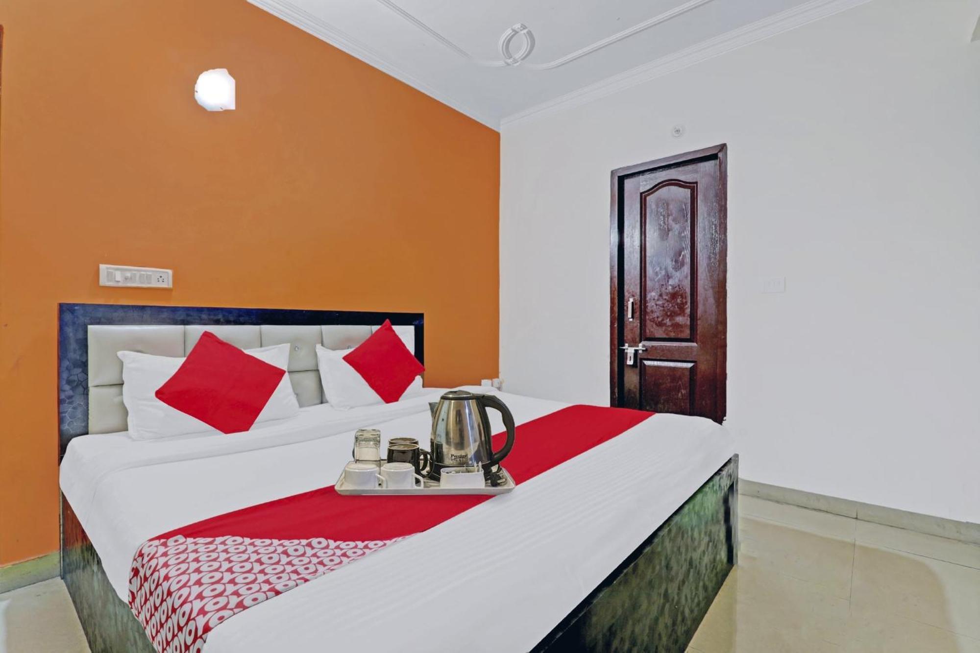 Chinhat Hotel O J.D Palace מראה חיצוני תמונה