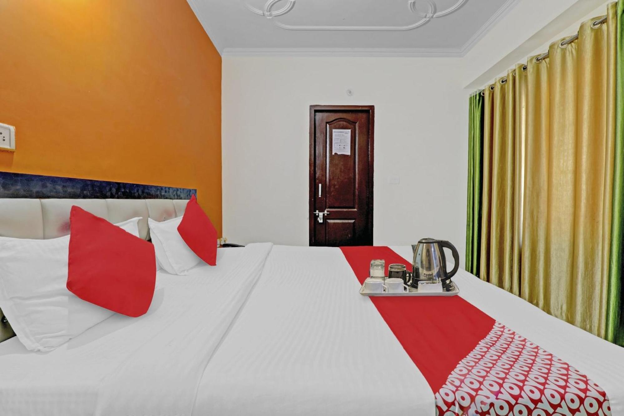 Chinhat Hotel O J.D Palace מראה חיצוני תמונה