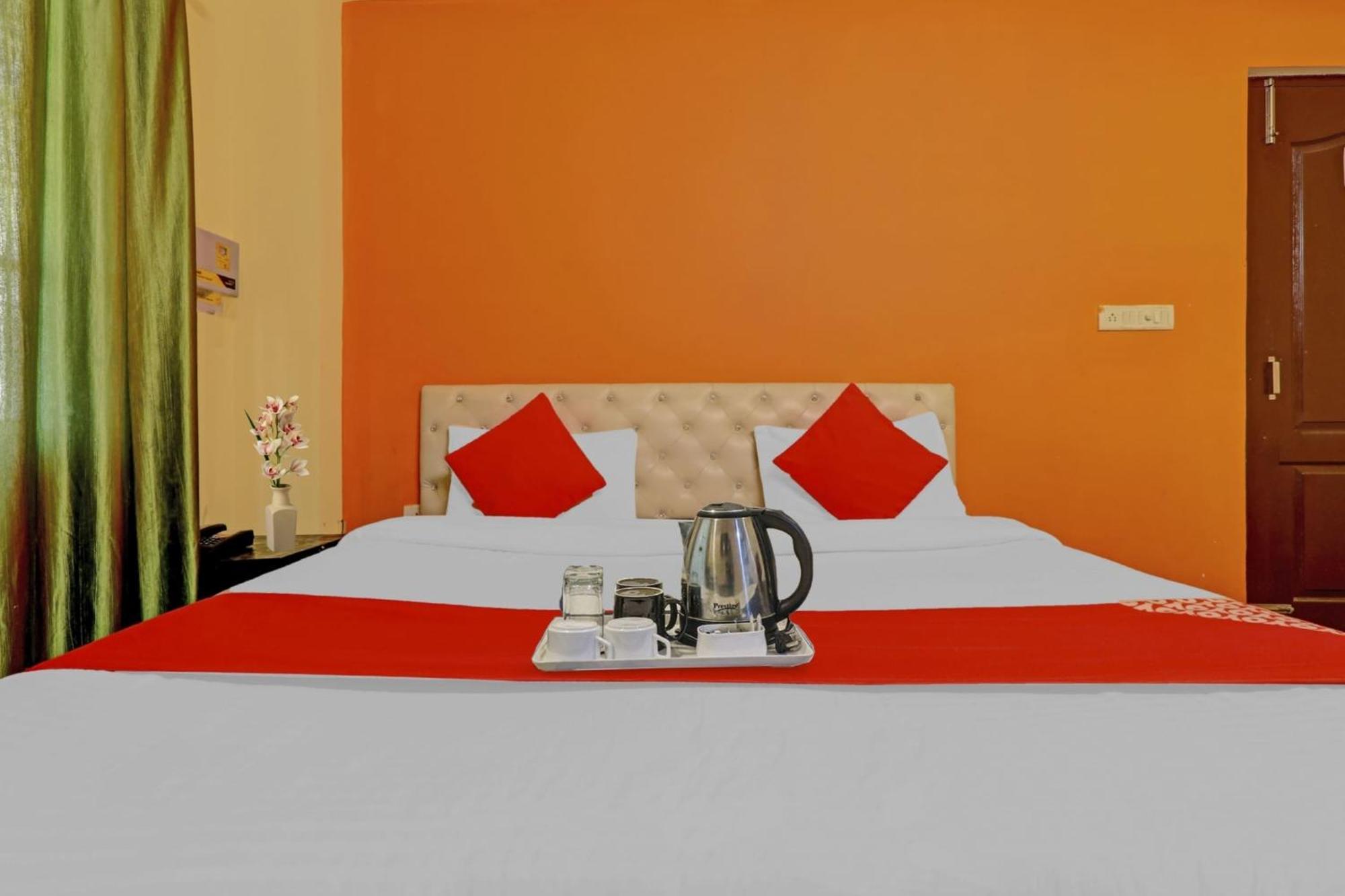Chinhat Hotel O J.D Palace מראה חיצוני תמונה