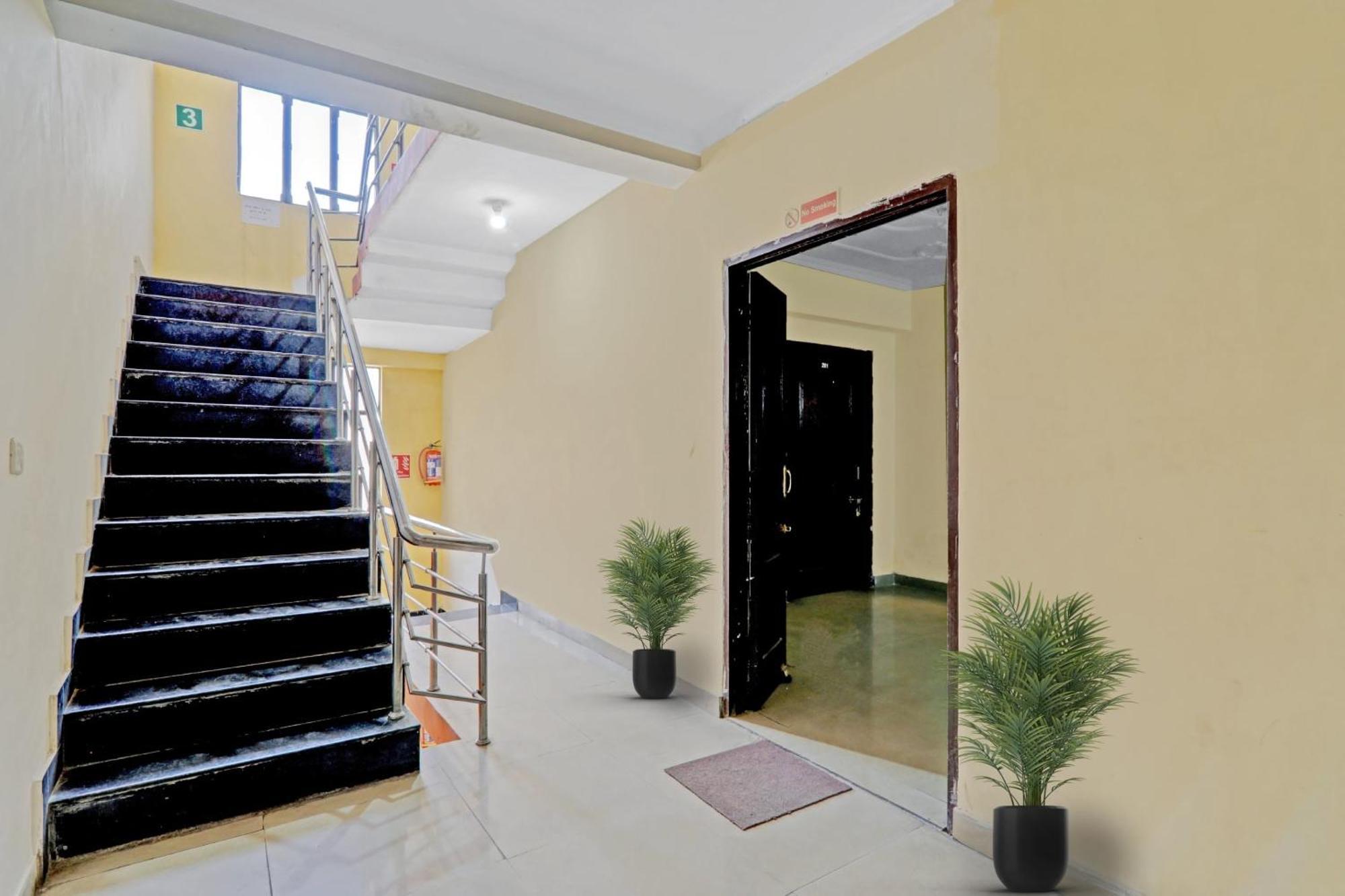 Chinhat Hotel O J.D Palace מראה חיצוני תמונה