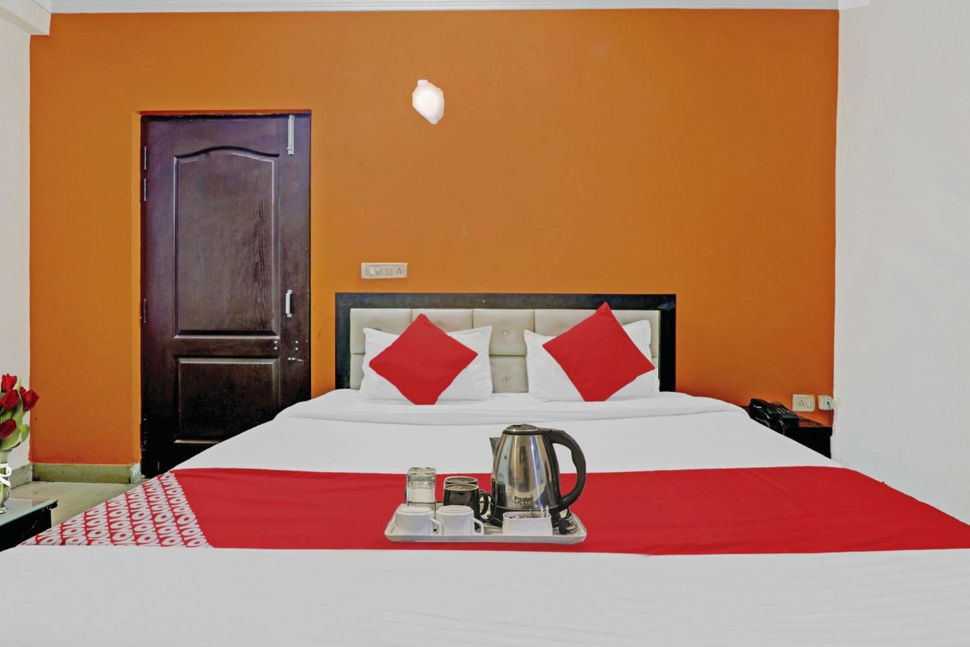 Chinhat Hotel O J.D Palace מראה חיצוני תמונה