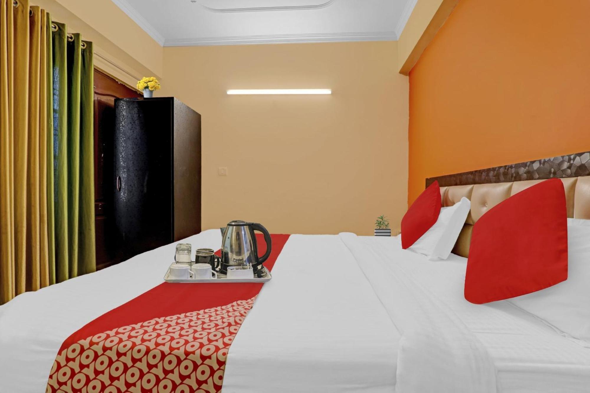 Chinhat Hotel O J.D Palace מראה חיצוני תמונה