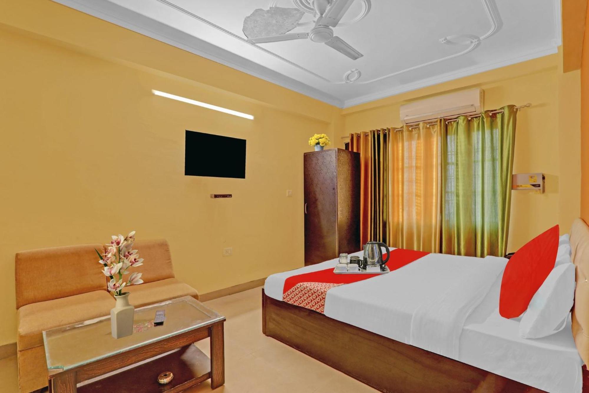 Chinhat Hotel O J.D Palace מראה חיצוני תמונה